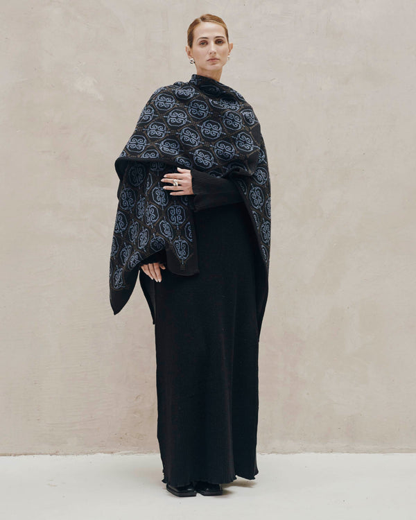 BLACK CAPE A