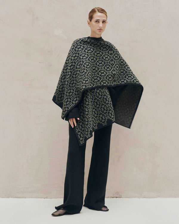 BLACK CAPE B